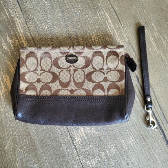 COACH Wristlet Signature Khaki With Brown Leather Trim Flaw - Picture 8 of 10